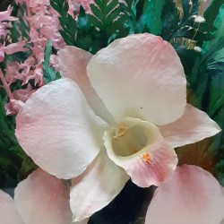 композиция из роз и орхидей